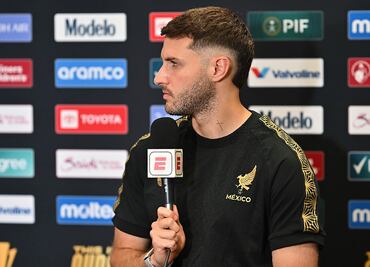 Santiago Giménez bromea sobre el trabajo de Javier Aguirre; "Es como nuestro abuelito", dijo