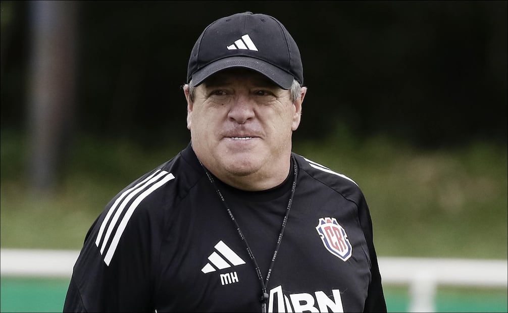 Miguel Herrera, durante un entrenamiento de Costa Rica. FOTO: EFE