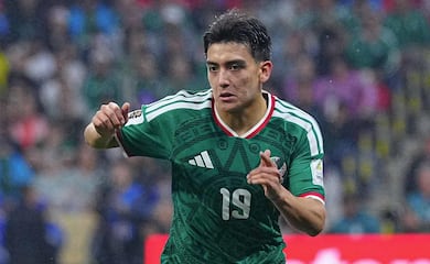 Gilberto Mora es captado entre lágrimas al finalizar el México vs Inglaterra