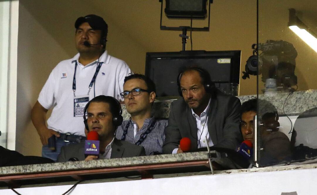 Mientras Christian Martinoli cantaba el gol de Alexis Vega ante Valencia, la transmisión de TV Azteca de cayó varios minutos. Foto: Imago7