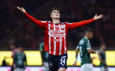 La 'Hormiga' González iguala marca histórica de Chicharito Hernández previo al Mundial