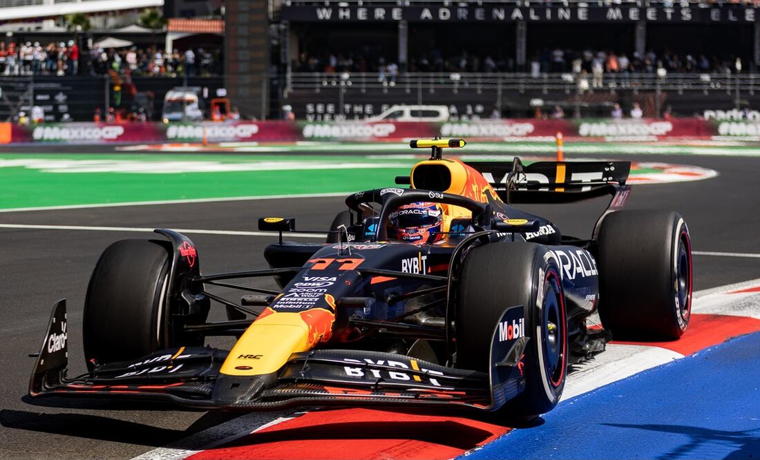 "Checo" Pérez en las prácticas libres del Gran Premio de México - Foto: Hugo Salvador/EL UNIVERSAL