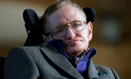 Le prohíben ejercer a enfermera que atendió a Stephen Hawking hasta su muerte