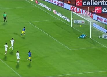 ¡Henry Martín es centenario con América! 'La Bomba' anotó contra los Pumas su gol 100 con las Águilas