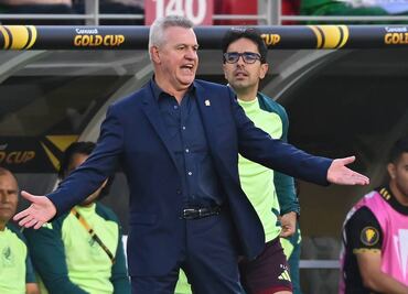 Javier Aguirre casi es golpeado por jugador mexicano debido al fracaso en un Mundial