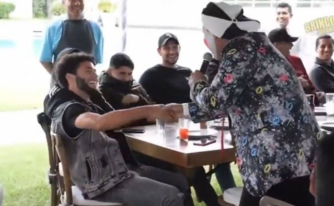 Chino Huerta se puso nervioso cuando conoció a Brincos Dieras en un convivio que organizó Chivas. Foto: Especial