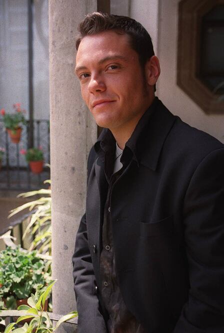 Después de que llamó “bigotonas” a las mexicanas, el cantante italiano reveló su homosexualidad en una entrevista con Vanity Fair. Comentó que sus primeras dudas sobre su sexualidad se remontan a su adolescencia, cuando le confesó a su novia que se sentía atraído por los chicos. (Foto: El Universal)