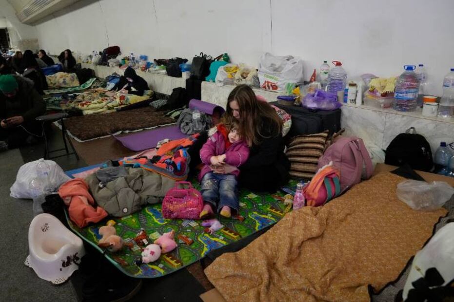 10 desoladoras fotos del metro de Kiev, el refugio de familias ucranianas