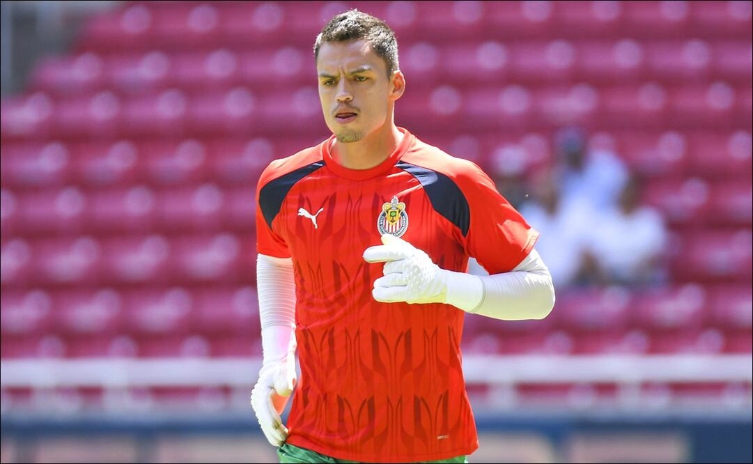 Óscar Whalley es tundido en redes luego de cometer garrafal equivocación en la final que perdió Chivas / FOTO: Imago7