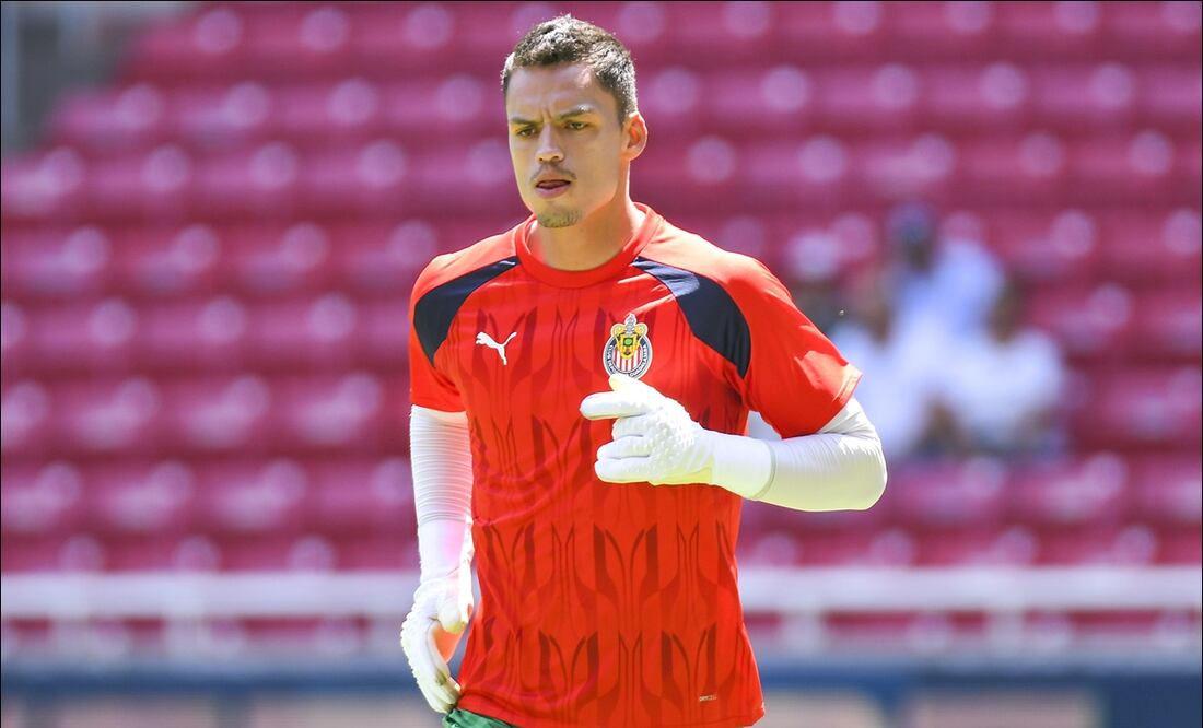 Óscar Whalley es tundido en redes luego de cometer garrafal equivocación en la final que perdió Chivas / FOTO: Imago7