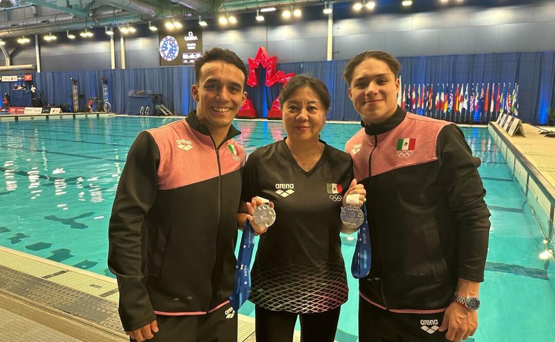 Juan Celaya y Osmar Olvera posan junto a su entrenadora Ma Jim | FOTO: @rommel_pacheco
