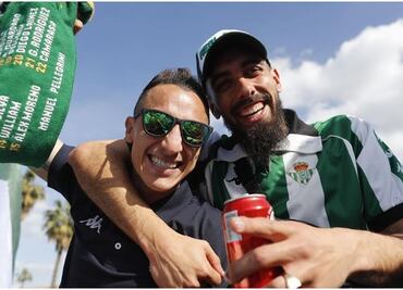 Borja Iglesias se despide emotivamente de Andrés Guardado tras su salida del Betis