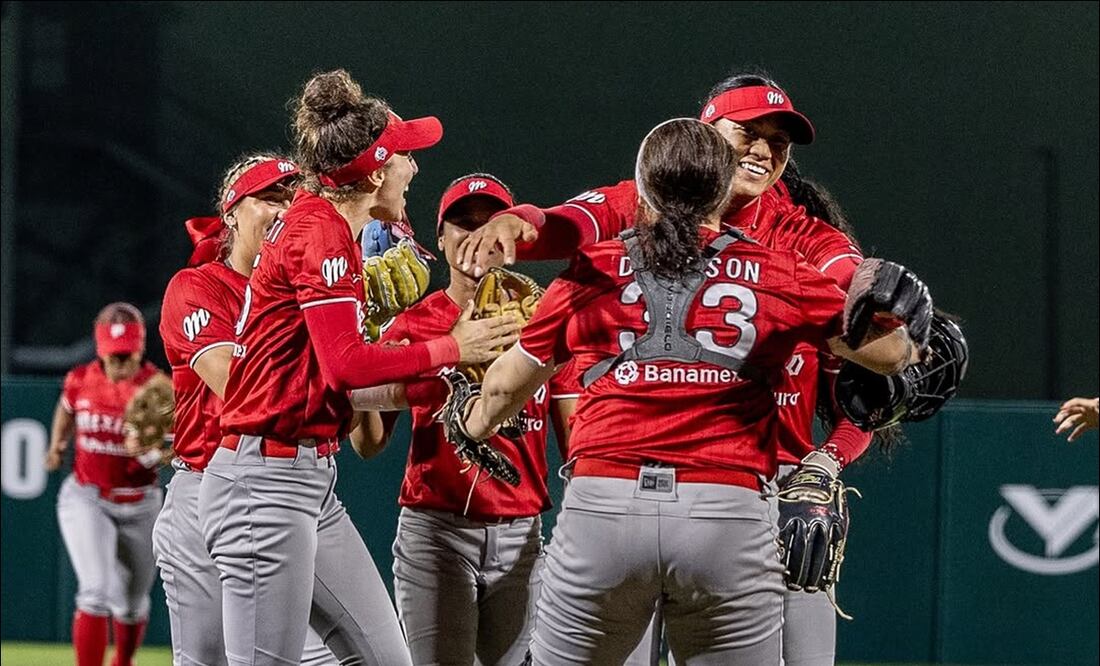 Megan Faraimo celebra con sus compañeras tras registrar el primer juego perfecto en la historia de la LMS. FOTO: @diablosrojosfem