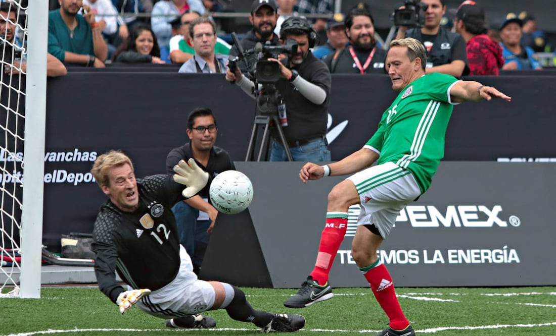 Matador Hernández sigue recordando su pifia ante Alemania en Francia 98. Foto: Imago7