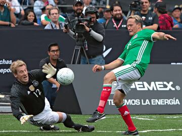 Matador Hernández recordó vergonzosa falla ante Alemania en Francia 98: "Me siguen mentando la madre"