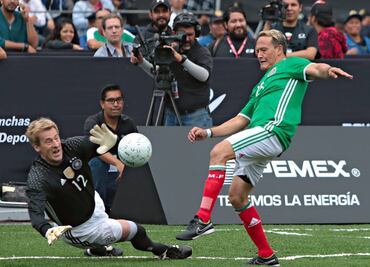Matador Hernández recordó vergonzosa falla ante Alemania en Francia 98: "Me siguen mentando la madre"