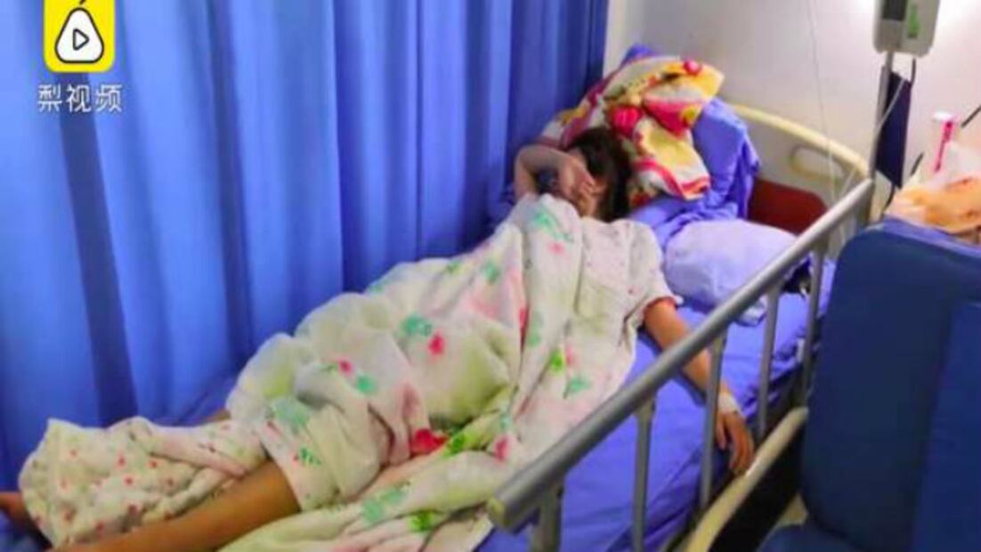 Dos chicas terminan en el hospital por el reto de las ¡1,000 sentadillas!
