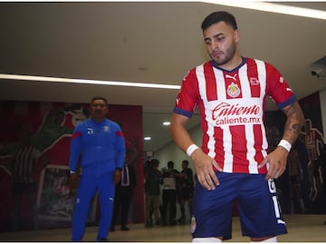 Vega... ¿manda mensaje de despedida a Chivas? 'La felicidad es cuando cierras la puerta'