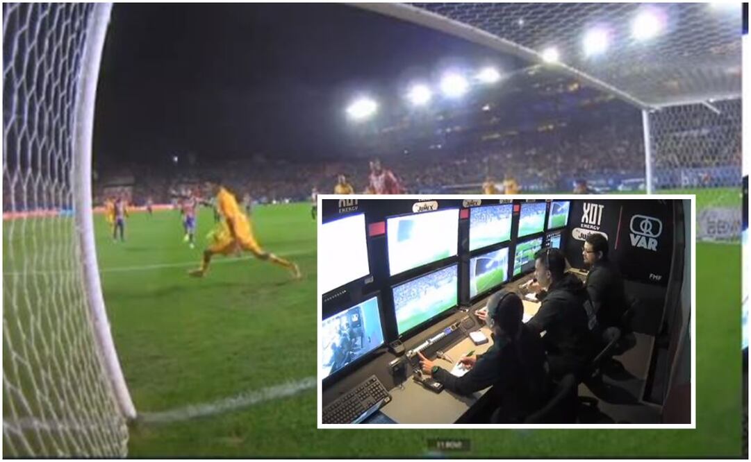 VAR revisando la posible mano de Diego Reyes - Foto: Especial