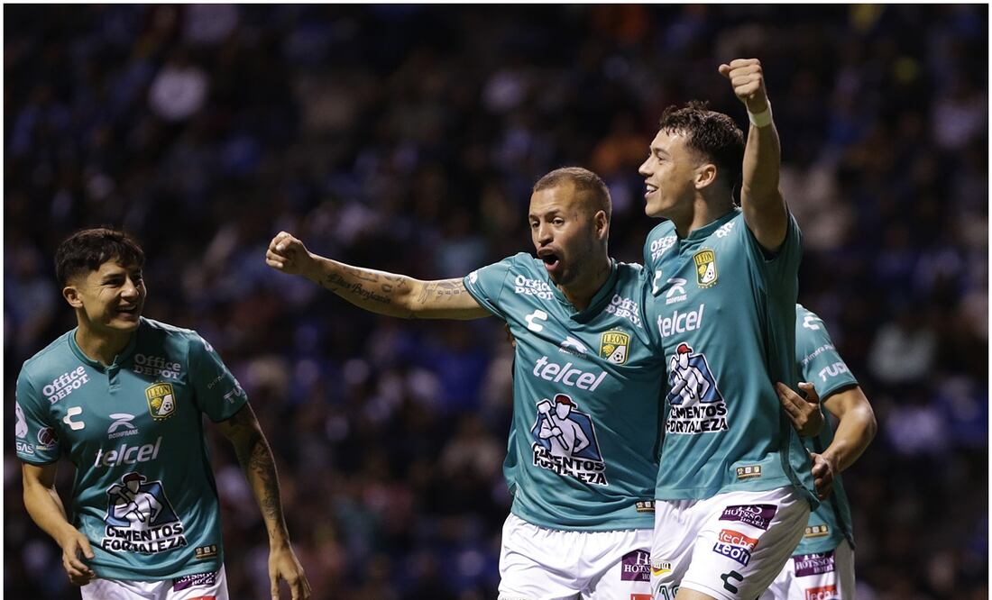 Federico Viñas y Nicolás 'Diente' López festejando un gol de León ante Puebla / FOTO: Imago7