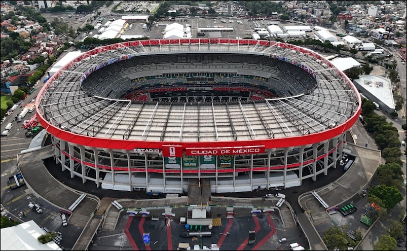 Aficionado sufre desvanecimiento en el Estadio Ciudad de México previo a la inauguración del Mundial