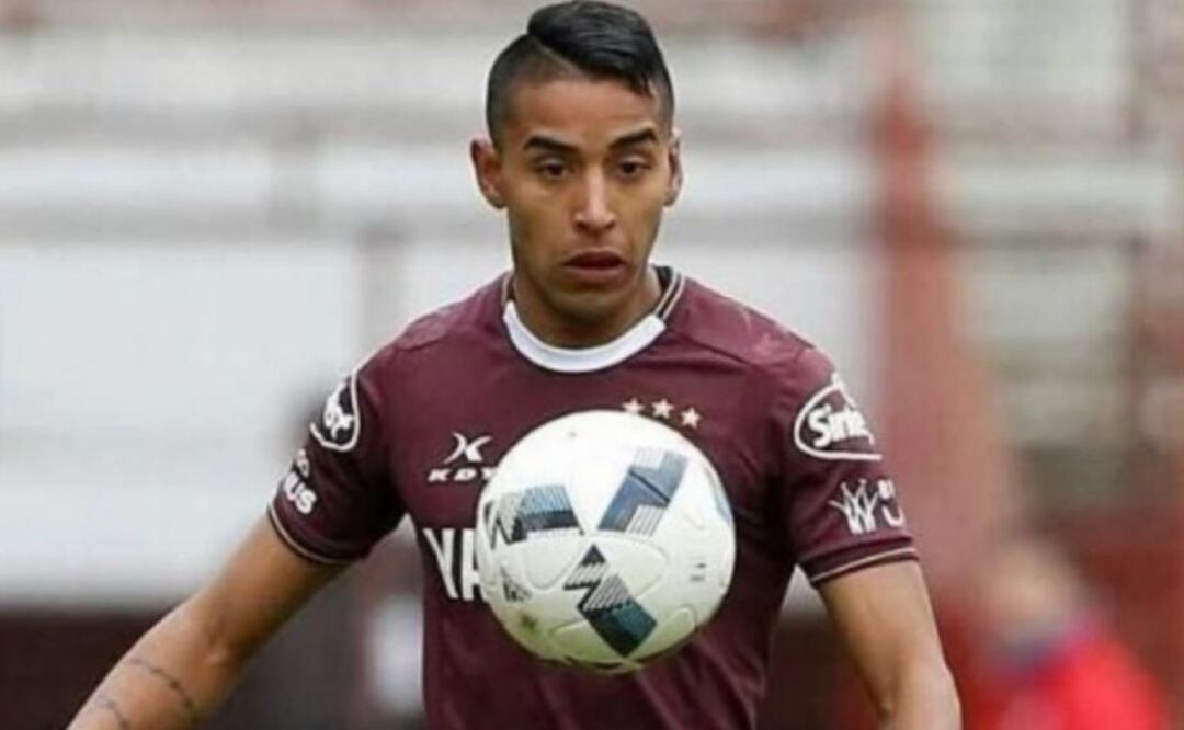 José Luis Gómez, el futbolista que pasó de jugar con Lionel Messi a manejar un Uber. Fuente: Instagram @Clublanusoficial