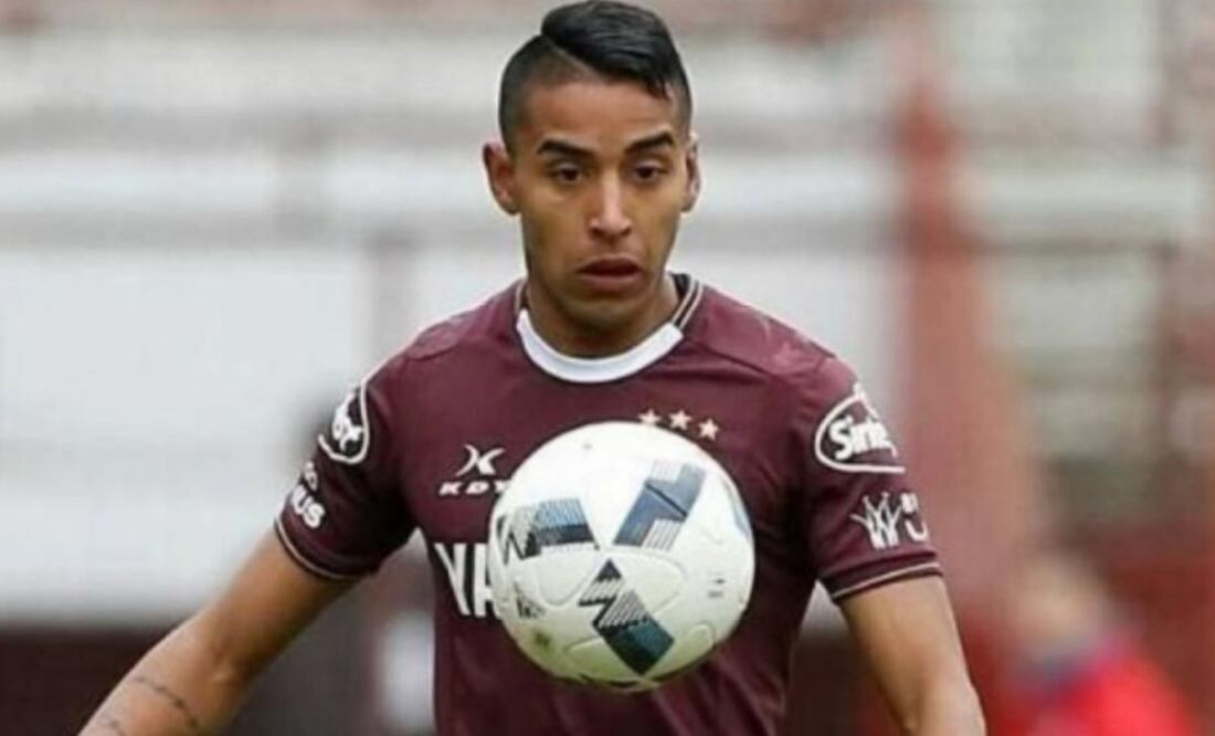 José Luis Gómez, el futbolista que pasó de jugar con Lionel Messi a manejar un Uber. Fuente: Instagram @Clublanusoficial