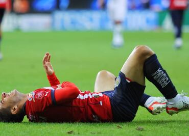 ¡Malas noticias en Chivas! Ya se sabe la gravedad de la lesión del Cone Brizuela
