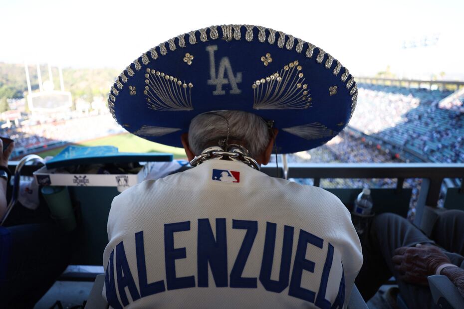 Homenaje a Fernando Valenzuela, previo al juego entre Dodgers y Yankees - Foto: AFP