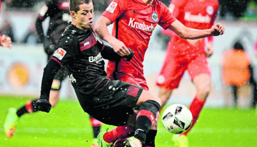 10 años de “El Chicharito” en Europa en 10 datos íntimos y profesionales