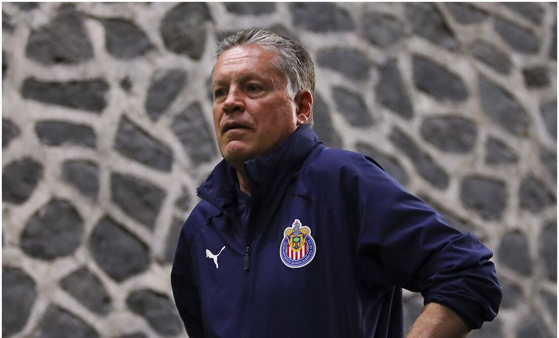 Ricardo Peláez como director deportivo de Chivas en el Estadio Azteca / FOTO: Imago7