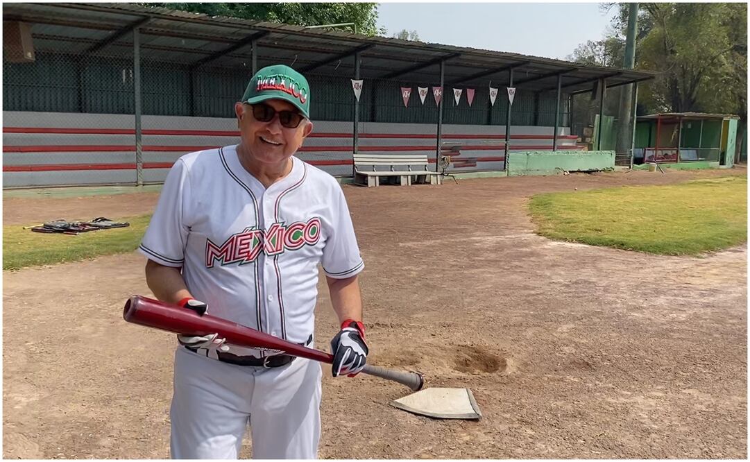 AMLO jugando al beisbol / FOTO: Captura de pantalla