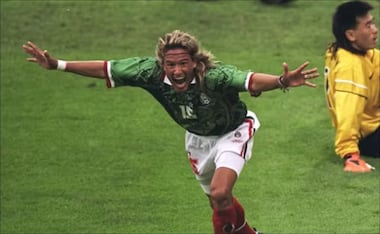 La vez que Manuel Lapuente expulsó a Luis Hernández del Tri por una mentada. FOTO: FIFA.com