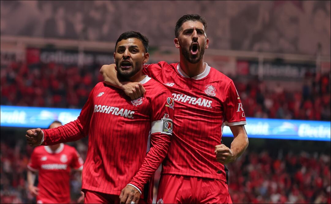Alexis Vega y Paulinho celebran uno de los goles anotados ante Rayados en los Cuartos de Final de Vuelta del Clausura 2025. FOTO: Imago