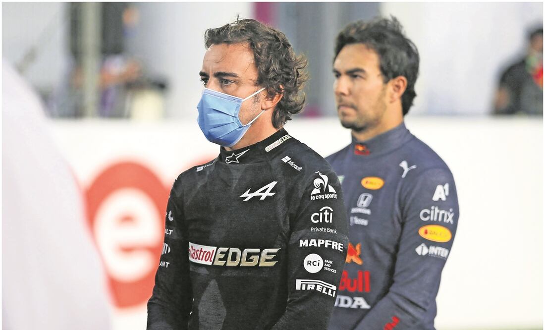 Fernando Alonso y 'Checo' Pérez en el GP de Qatar en 2021 / FOTO: AFP