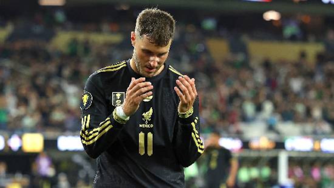 Santiago Giménez tuvo dos jugadas claras de gol, pero no concretó ninguna e el debut en Copa Oro. Foto: Imago7
