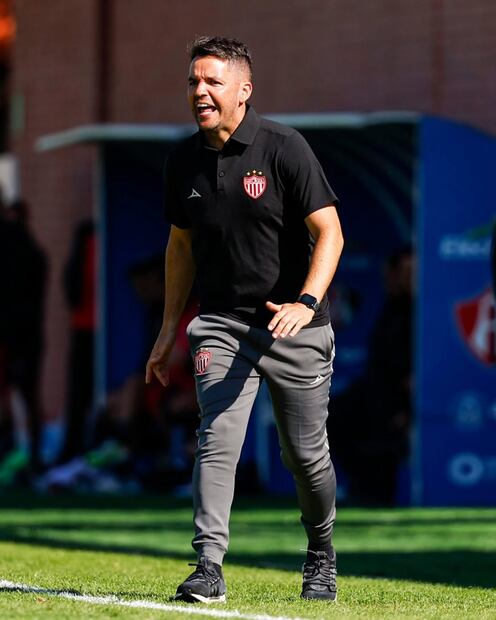 Nicolás Larcamón. Fuente: Instagram @clubnecaxa