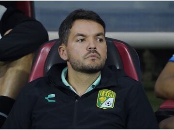 Nicolás Larcamón critica a André Jardine por sus declaraciones “inoportunas” en contra del arbitraje