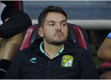 Nicolás Larcamón critica a André Jardine por sus declaraciones “inoportunas” en contra del arbitraje