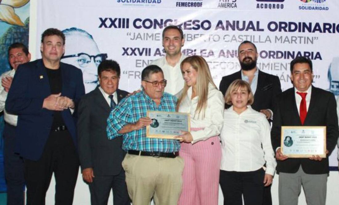 David Faitelson estaba muy incómodo en una premiación en la que estuvo también Álvaro Morales. Foto: Especial