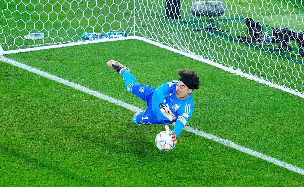 Guillermo Ochoa paró el penalti que pudo ser la derrota de México ante Polonia en Qatar 2022. Foto: Imago7