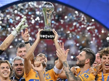 Pizarro quiere levantar el Bicampeonato de Tigres a costa de Chivas y América