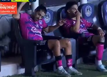 Rodolfo Pizarro estalla de furia al ser sacado de cambio en el juego Mazatlán vs Pumas