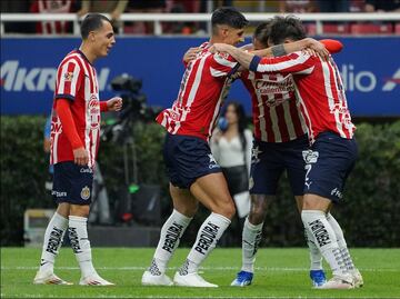 Jugador de Chivas es señalado por promover un grupo de apuestas deportivas en sus redes sociales
