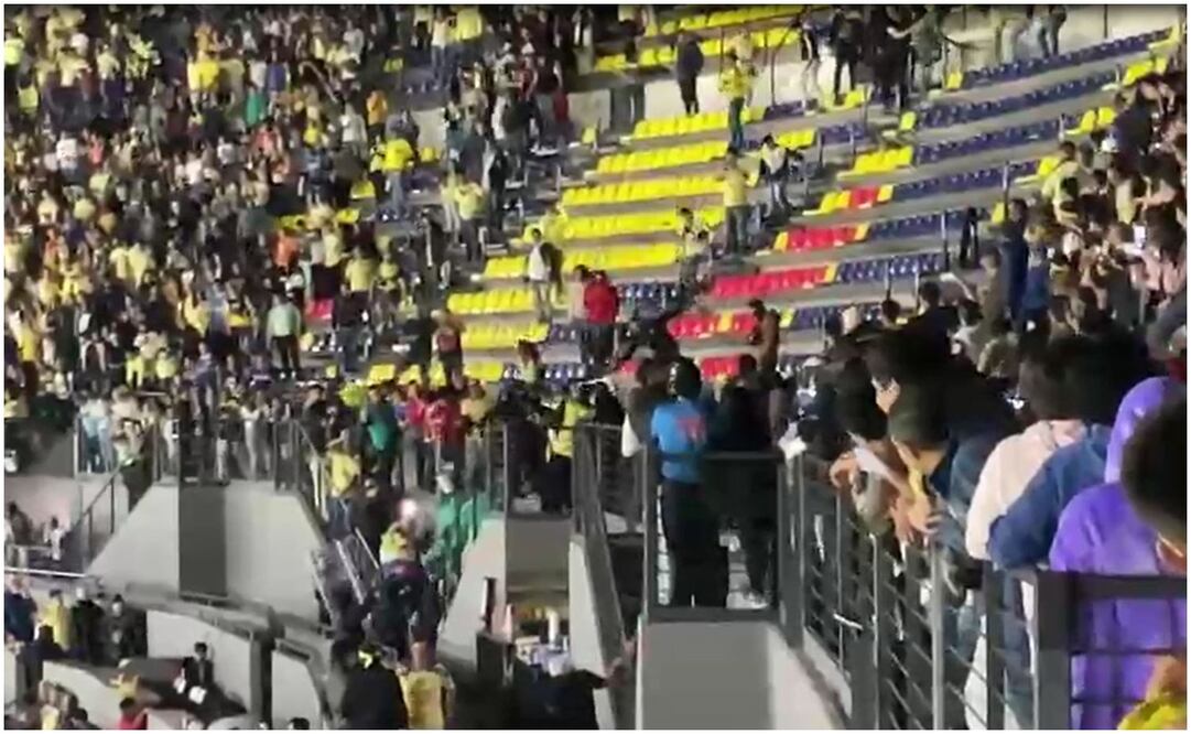 La violencia se hizo presente en las gradas del Estadio Azteca - Especial