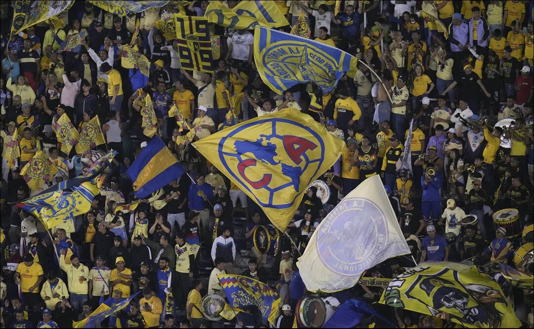 Aficionados apoyan al América en el Estadio Ciudad de los Deportes durante la Semifinal de Vuelta del Apertura 2024. FOTO: Imago7