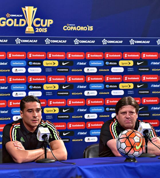 El Piojo Herrera al principio no quería a Guillermo Ochoa, pero al final fue portero titular en todo su proceso en Selección Mexicana. Foto: Imago7