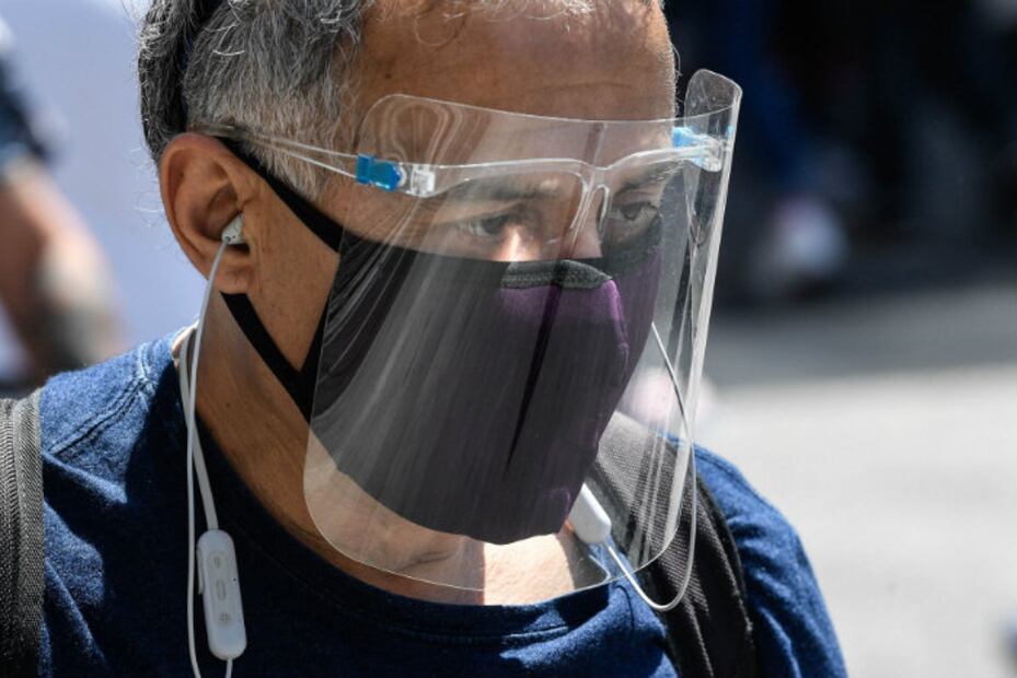 Las mascarillas con válvula y las caretas NO impiden la propagación del Covid-19