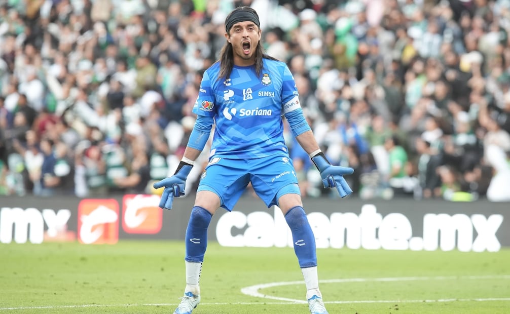 Carlos Acevedo eufórico tras la victoria de Santos Laguna ante Querétaro / Foto: Imago7