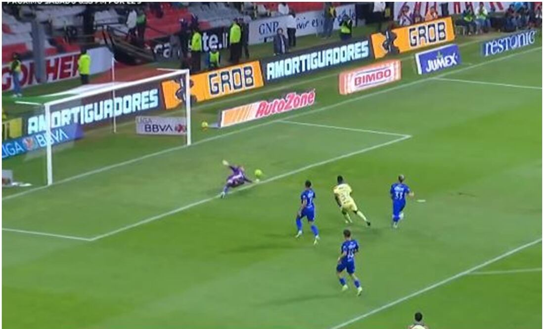 Julián Quiñones le marcó al Cruz Azul - Foto: Especial